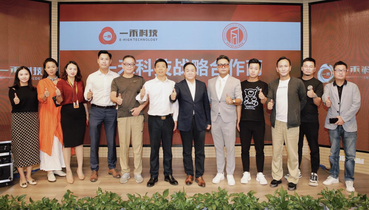 <b>深度链接“设计＋产品”，十位知名设计师与YH533388银河科技签约合作</b>