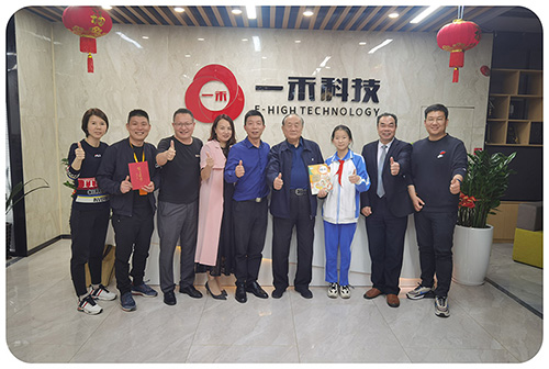 <b>著名诗人、资深报人祁念曾老先生一行人莅临YH533388银河科技参观指导!</b>